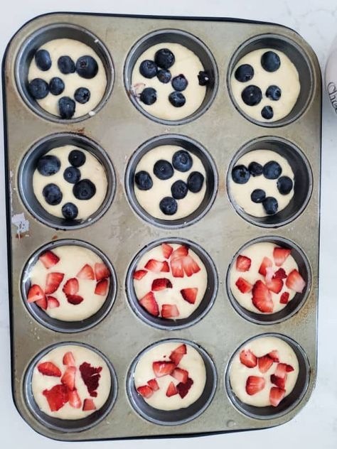 Pancake Cups Muffin Tins, Pancake Blueberry Muffins, Baked Pancake Muffins, Blueberry Pancake Muffins Easy, Strawberry Pancake Muffins, Oven Pancake Recipe Muffin Tins, Pancakes In Cupcake Pan, Easy Pancake Muffins Breakfast, Freezer Pancake Muffins