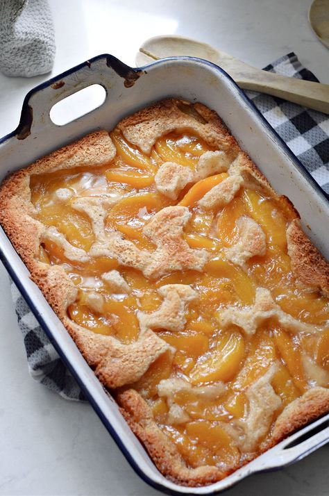 Peach Cobbler Taste Of Home, Old Fashion Peach Cobbler, Apricot Cobbler, Old Fashioned Peach Cobbler, Best Peach Cobbler, Cobbler Recipes Easy, Easy Peach Cobbler, Summer Sweets, Dump Cakes