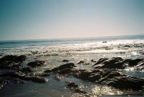 Film Cam Aesthetic, Blue In Film Aesthetic, Ocean Film Aesthetic, Film Photography Aesthetic Summer, Nostalgic Beach Aesthetic, Ocean Film Photography, Blue Film Photography, Australia Film Photography, 35 Mm Film Photography Aesthetic