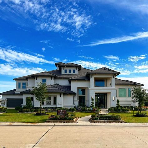 Grand Homes Builder Texas, Dream House Design Exterior, Mansions In Texas, Big Texas Houses, Modern House Exterior 2 Story, Baddie House Exterior, Big Two Story House, Three Story House Exterior, Big One Story House