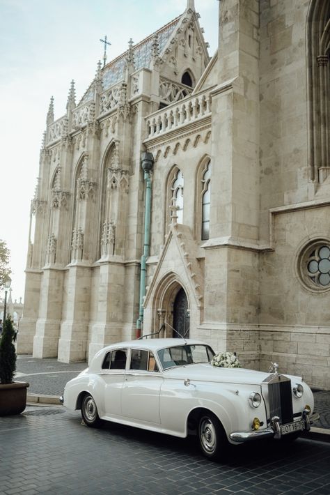 Wedding Vehicles, Royal Wedding Aesthetic, Budapest Wedding, Royal Wedding Themes, Classic Wedding Reception, Cambridge Wedding, Money Wedding, Wedding Transport, Wedding Slideshow