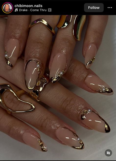 Nails Design With Gold, Fall Wedding Guest Nails Ideas, Natural Glam Nails, Fancy Gold Nails, Fun Gold Nails, Nail Ideas Simple Design, Gold Clear Nails, Golden Hour Nails, Rave Nail Ideas