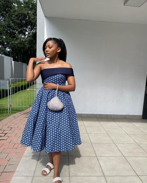 Traditional Dresses Seshweshwe, Traditional Tswana Dresses, Leteise Dress Patterns, Leteisi Dress Patterns 2024, Sesotho Traditional Attire, Traditional Attire African Woman Dresses, Umemulo Outfits, Setswana Traditional Attire For Women, Modern Tswana Traditional Dresses