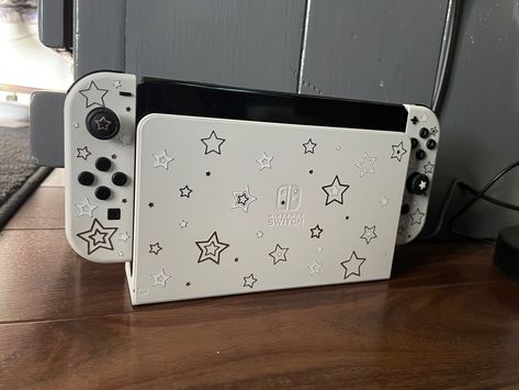 Nintendo Switch Astethic, Nintendo Switch Cover Case, Nintendo Oled Case, Nintendo Case Aesthetic, Nintendo Switch Desk Setup, Nintendo Switch Accessories Case, Oled Switch Aesthetic, Nintendo Oled Aesthetic, Nintendo Switch Oled Accessories