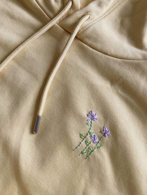 Easy Hoodie Embroidery, Hoodie Embroidery Ideas Easy, Jumper Embroidery Ideas, Embroidery Hoodie Designs, Embroidery Designs Hoodie, Embroidery Hoodie Diy, Embroidery Hoodie Ideas, Embrodiary Design, Embroidered Hoodie Diy