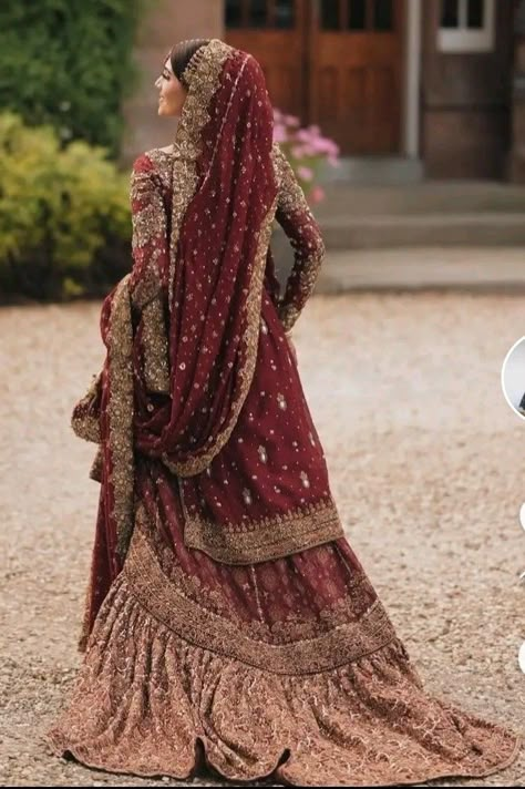 Wedding Ruins, Red Bridal Lehenga Pakistani, Pakistani Bridal Dress, Nikah Dress, Bride Photos Poses, Red Bridal Dress, Bride Dress Simple, Desi Wedding Dresses, Bridal Photography Poses