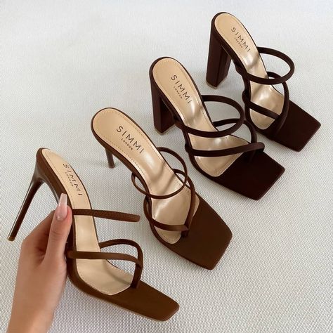 WWW.SIMMI.COM on Instagram: “chocolate obsessed 🍫 ​shoes: troy/alysia  ​shop: simmi.com ​#SIMMIGIRL” Classy Sandals, Elegant Shoes Heels, Fancy Heels, Block Heel Mules, Trendy Heels, Pretty Sandals, Fashion Shoes Heels, Cute Shoes Heels, Shoes Heels Classy