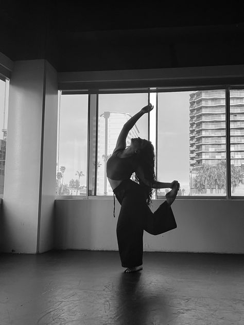 Dance Hobby Aesthetic, Contemporary Dancing Aesthetic, Black And White Dance Aesthetic, Dancing Vision Board Pictures, Dance Black And White Aesthetic, Contemporary Dancer Lifestyle Aesthetic, Yoga Aesthetic Black And White, Contempory Dance Aesthetic, Jazz Dancers Aesthetic