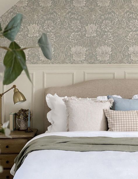 2024 Interior Design Trends [20 Inspo Pics] – Orangetree Interiors Bedroom Wallpaper Trends, Modern Country Bedrooms, Sage Green Bedroom, Modern Farmhouse Bedroom, Serene Bedroom, Cottage Bedroom, Bedroom Green, Wallpaper Bedroom, Master Bedrooms Decor