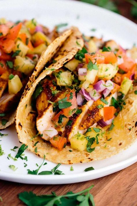 Pineapple Chicken Tacos, Blackened Chicken Tacos, Taco With Pineapple Salsa, Pineapple Tacos Chicken, Pineapple Salsa Tacos, Chicken Tacos With Pineapple Salsa, Chicken Taco With Pineapple Salsa, Pineapple Salsa Chicken Tacos, Blackened Chicken Tacos Pineapple Salsa