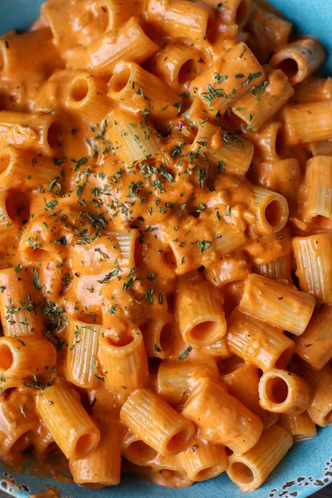 Good Chicken Pasta Recipes, Diavolo Pasta Recipes, Spicy Rigatoni Pasta Gigi Hadid, Spicy Rigatoni Pasta With Chicken, Spicy Tomato Basil Pasta, Spicy Rigatoni Pasta Bucca, Spicy Tequila Rigatoni, Pasta Dishes Creamy, Spicy Rose Pasta