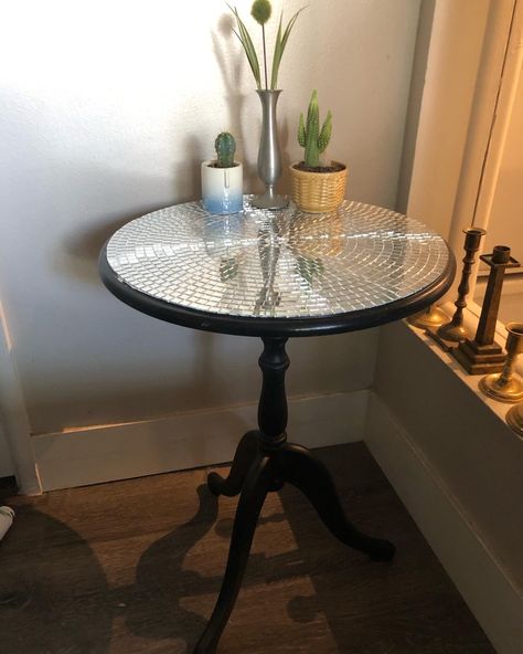 #dumpster table #flipped to an amazing #disco tiled table Disco Ball Side Table, Disco Tile Table, Mirror Tile Table, Disco Tile Diy, Disco Ball Mosaic, Refurbished Mirror, Disco Table, Disco Tiles, Tiled Table