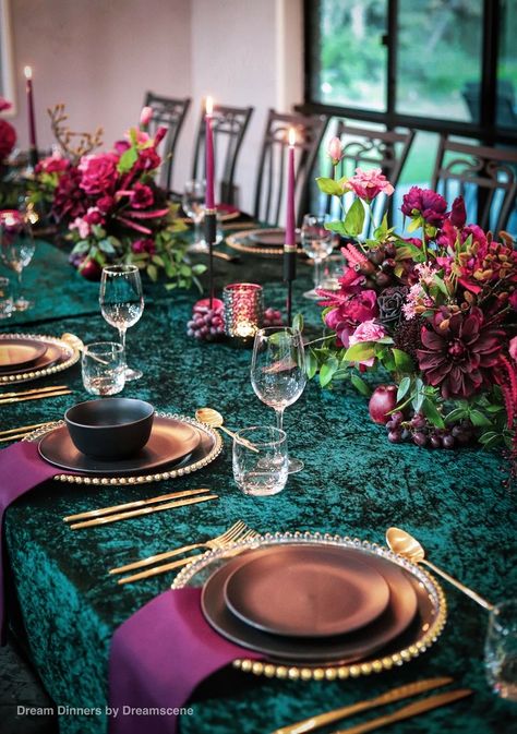 Gratitude Night, Wedding Decor Trends, Green Wedding Decor, 2026 Wedding, Tafel Decor, Wedding Moodboard, Romantic Table, Jewel Tone Wedding, Table Setting Decor