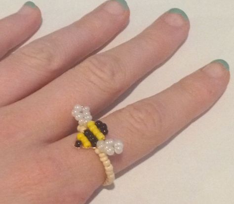 Bee Ring Beads, Beaded Patterns, Bee Ring, Beaded Ring, Bead Jewelry, Beaded Rings, Beading Patterns, Jewelry Ideas, Heart Ring