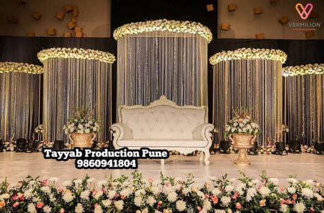 Simple Reception Stage Decor, Varmala Decoration, Wedding Stage Design Indian, Shaadi Decor, Engagement Stage, Indian Wedding Decorations Receptions, Engagement Stage Decoration, Nikah Decor, Reception Stage