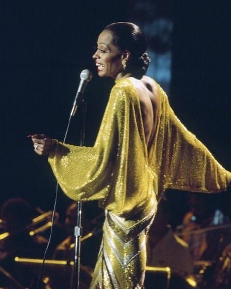 @mizawe_ shared a photo on Instagram: “Diana Ross, 1976 #mizawemuse 💚 source: pinterest” • Aug 25, 2021 at 9:03pm UTC 1970s Fashion Disco, Studio 54 Fashion, 70s Fashion Disco, 70’s Disco, Midnight Special, 1970s Disco, 80s Disco, Chaka Khan, Kate Jackson