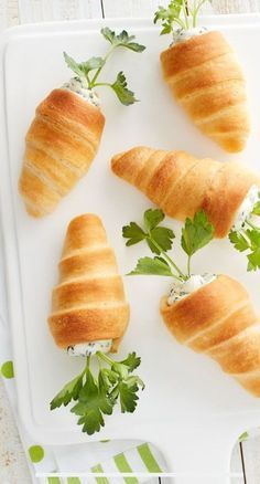 Stuffed Crescent Roll Carrots, Hot Sandwich Recipes, Best Spaghetti Sauce, Easter Decorations Church, Church Easter Decorations, Graduation Party Foods, Shabby Chic Easter, Easter Decorations Ideas, Easter Craft Decorations