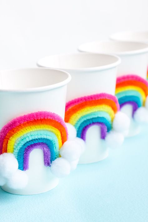 Diy Rainbow Centerpieces, Cocomelon Craft Ideas, Rainbow Party Games Activities, Rainbow Party Table Decor, Rainbow Birthday Activities, Rainbow Girls Birthday Party, Kids Rainbow Birthday Party, Crafts With Cups, Rainbow Decorations Birthday