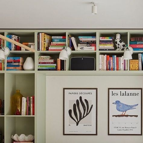 Edward Bulmer Natural Paint on Instagram: "A wonderful scheme at the home of interior designer @wandalust_ using our ‘Celadon’ on this bookshelf daybed, ‘Pearl Colour’ on the walls and a pop of colour with ‘Cinnamon’ on the door and by no means least our punchy orange ‘Malahide’ on the island of this kitchen space. Take a look at our stories to see the full article on @dominomag, @wandalust_ shows effortlessly how tonally our colours all go together - all down to @edward_bulmer using the same twelve earth and mineral pigments with our natural paints. Bookshelf daybed built by @technotimber with lighting by @originalbtc and upholstered by @pohmaluna in Fields of Joy by @ottolinedevries @dominomag, words by @olivialidbury 📸 by @snookphotograph" Built In Daybed, Edward Bulmer, Natural Paint, Small Home Offices, Mineral Pigments, Nature Paintings, Small Home, Kitchen Space, Pearl Color