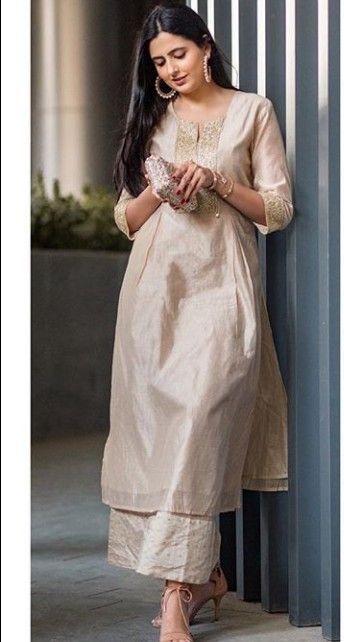 Beautiful Chanderi-silk Kurti. Khadi Silk Suit Designs, Silk Dress Patterns Indian Kurti, Chanderi Silk Kurti Designs Latest, Silk Kurti Designs Latest Fashion, Kurti Plazzo Designs, Silk Kurti Designs Latest, A Line Kurti Designs, Silk Dress Pattern, Plazzo Designs