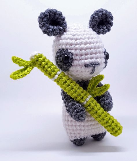 Crochet Panda, Rainbow Loom Bracelets, I Love This Yarn, Baby Unicorn, Manta Crochet, Rainbow Loom, Bear Pattern, Worsted Weight Yarn, Doll Pattern