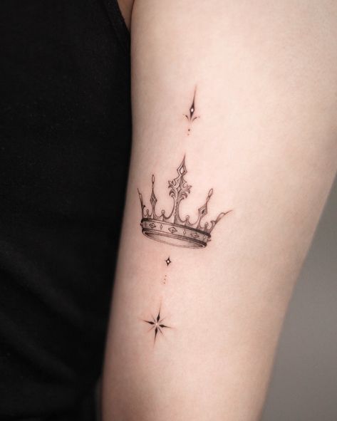 Mini Tiara Tattoo, Crown Neck Tattoos Women, Crown Tattoo Back Of Neck, Womens Crown Tattoo, Wrist Crown Tattoo, Elegant Crown Tattoo, Crown Tattoo Ideas For Women, Tattoo Crowns For Women, Delicate Crown Tattoo