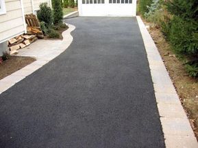 Simple Edging Ideas For Blacktop Driveway Driveway Diy, Blacktop Driveway, Driveway Border, Tarmac Driveways, Driveway Edging, Paved Driveway, Diy Driveway, Asphalt Driveway, Driveway Paving