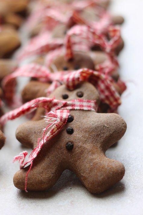 Gingerbread Salt Dough, Cinnamon Ornament Recipe, Cinnamon Dough, Salt Dough Christmas Ornaments, Scented Ornaments, Salt Dough Recipe, Cinnamon Ornaments, Salt Dough Ornaments, Gingerbread Christmas Decor