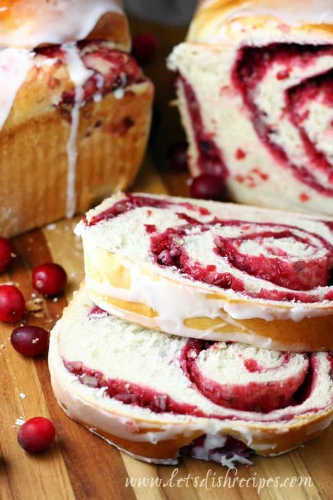 Cranberry Swirl Bread Recipe: A delicious yeast loaf with a pretty cranberry pecan swirl throughout. Perfect for the holiday season. #bread #cranberry #baking #recipes Yeast Pastries, Swirl Bread Recipe, Bread Yeast, Cranberry Baking, Cranberry Dessert, Swirl Bread, Holiday Baking Recipes, Yeast Breads, Cranberry Bread