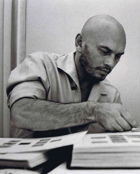 A scruffy bearded Yul Brenner-----hands down best photo I have ever seen of him... Yul Brynner, Deborah Kerr, Bald Man, Hollywood Men, I Love Cinema, Travis Fimmel, Bald Men, Bruce Willis, Famous Faces