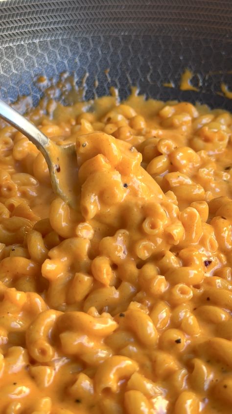 Simple Korean Gojuchang Creamy Mac and Cheese - Easy Macaroni Recipe, Gochujang Pasta, Mac And Cheese Balls, Korean Chili, Cheesy Pasta Recipes, Macaroni Recipe, Korean Chili Paste, Fried Mac And Cheese, Easy Macaroni