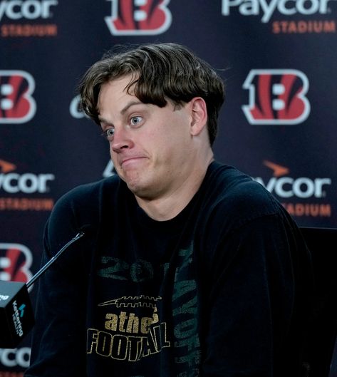 Joe Burrow Reaction Pic, Joe Burrow Smile, Joey Burrow, Joe Burrow Cute, Joe Shiesty, Joe Borrow, Smokin Joes, Acro Dance, Cincinnati Bengals Football