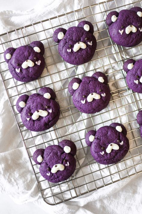 Cute, not too sweet, soft coconut ube bear cookies decorated with melted chocolate. Bear Cookies Decorated, Cookies Bites, Easy Icing Recipe, Cute Blueberry, Cookies Cute, Ube Recipes, Easy Icing, Jam Making, Kawaii Cookies