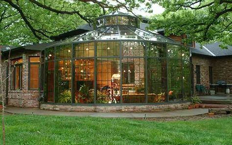 20 Peaceful Sunroom and Conservatory Design Ideas Conservatory Design, Conservatory Greenhouse, Sunroom Designs, Backyard Greenhouse, Dream House Decor, Glass House, Dream Garden, Garden Room, Dream Home Design