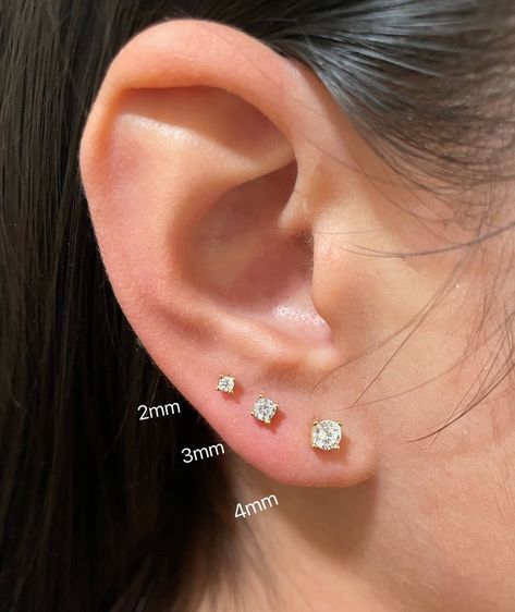 Ear Piercings Three Holes, 3hole Ear Piercing, 3 Earrings In One Ear, Earrings For 2 Holes, 3 Set Earrings, Three Earrings Piercings Ideas, Stud Piercing Ear, Earring Studs Silver, Stud Earring Stack