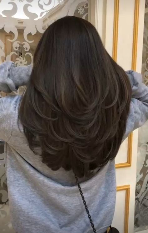 Haircut Ideas Trendy, Haircuts For Long Hair With Layers, Simple Lehenga, Haircuts For Medium Length Hair, Layered Haircuts For Medium Hair, 일본 패션, Tutorial Ideas, Hairstyles For Layered Hair, Buddha Painting