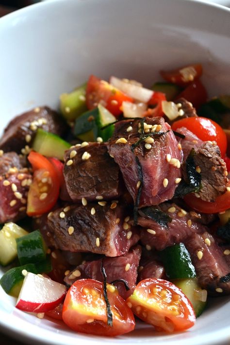 This seared beef poke recipe is a meaty twist on the Hawaiian classic using seared beef fillet, ginger and chilli. A great starter for meat-lovers. Beef Poke Bowl Recipe, Steak Poke Bowl, Cooked Poke Bowl Recipe, Beef Poke Bowl, Ponzu Beef Bowl, Poke Bowl Hawaiian Style, Poke Bowl Recipes, Poke Recipes, Homemade Breakfast Bars