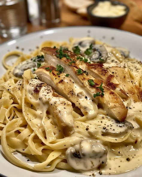 CHICKEN FETTUCCINE ALFREDO 🍝 Ingredients: 8 oz fettuccine pasta 2 boneless, skinless chicken breasts, cut into bite-sized pieces 2 tbsp olive oil 3 cloves garlic, minced 1 cup heavy cream 1 cup grated Parmesan cheese 1/2 cup unsalted butter Salt and pepper, to taste Fresh parsley, chopped (for garnish, optional) Directions: Step 1: Cook the Fettuccine Cook the fettuccine pasta according to package instructions in a large pot of salted boiling water until al dente. Dra... Stovetop Chicken Alfredo, Boneless Chicken Recipes, Parmesan Chicken Pasta, Pasta And Chicken, Chicken Fettuccine Alfredo, Pasta With Chicken, Pasta Alfredo, Chicken Fettuccine, I Want Food