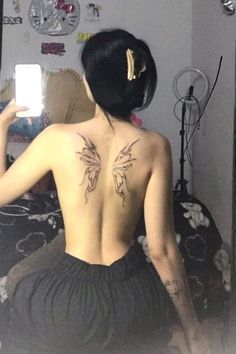 Tattoo For Back Woman, Start Tattoo Design, Spine Outline Tattoo, Body Piercing Ideas For Women, Under Chest Tattoos Female, Tato Idea, Back Of Neck Tattoos, 42 Tattoo, Back Tats