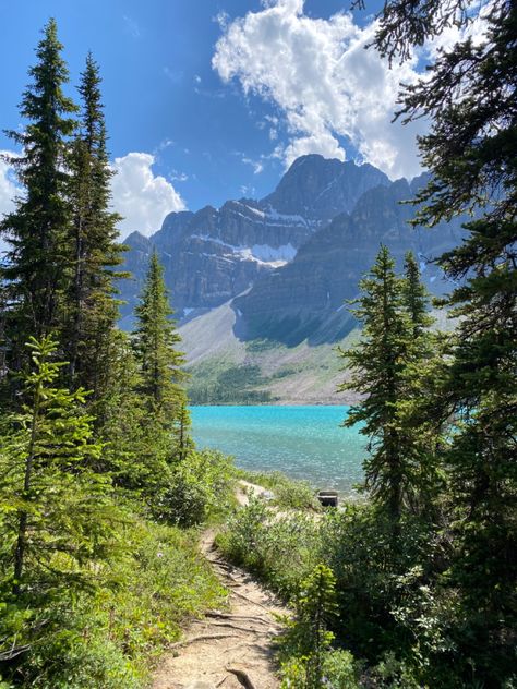 Canadian Landscape Photography, Lac Moraine, Beautiful Scenery Pictures, Scenery Pictures, Scenic Photography, Pretty Landscapes, Mountain Photography, Green Landscape, Cool Landscapes