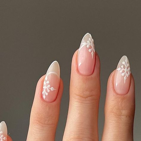 Christmas Nail Simple Classy, Pretty Nail Art Designs Christmas, Nutcracker Ballet Inspired Nails, White French Tip Holiday Nails, Bow Nail Designs Christmas, Adorable Christmas Nails, Dainty Winter Nails, Cute Short Almond Nails Christmas, Christmas Almond Nails Snowflakes