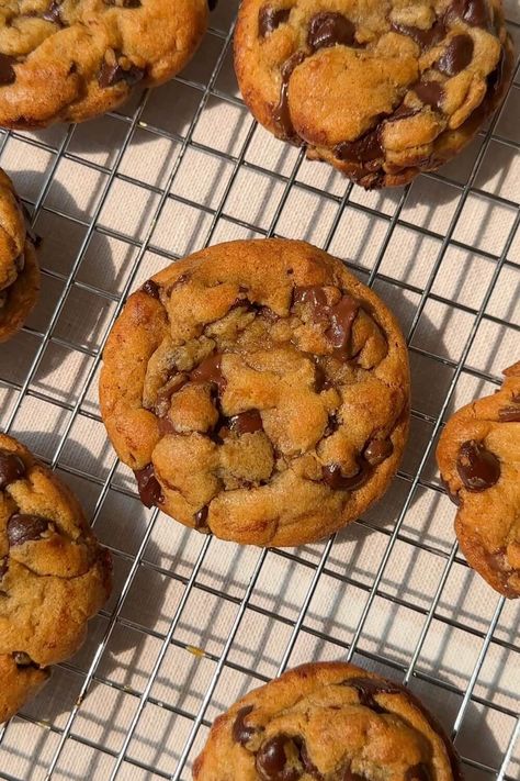 Thick Brown Butter Chocolate Chip Cookies, Thick Gooey Chocolate Chip Cookies, Chewy Brown Butter Cookies, Brown Butter Chocolate Cookies, Easy Brown Butter Chocolate Chip Cookies, Cookie Making Aesthetic, Brown Butter Chocolate Chunk Cookies, Brown Butter Cookies Chocolate Chip, Large Chocolate Chip Cookie Recipe