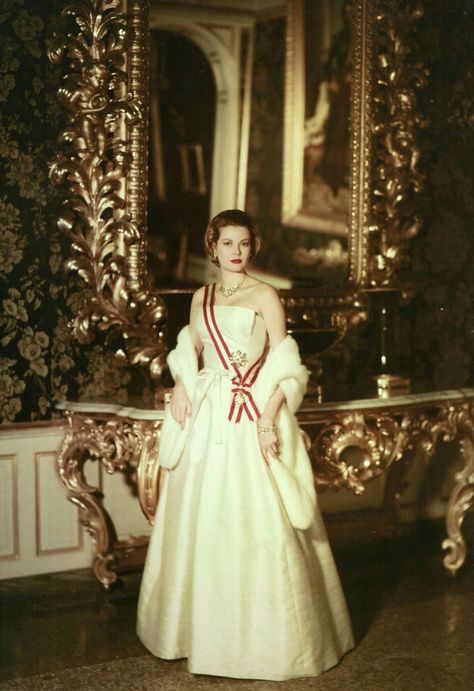 Prins Albert, Princess Grace Of Monaco, Grace Of Monaco, Grace Kelly Style, Princesa Real, Princess Grace Kelly, Monaco Royal Family, Princess Caroline Of Monaco, Princess Caroline