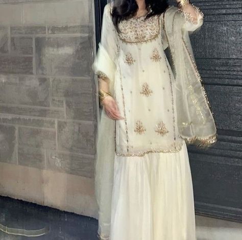 Off White Traditional Outfit, Pakistani Dress Aesthetic, White Desi Clothes, White Desi Dress, Desi Dresses Aesthetic, Traditional Dress Aesthetic, White Traditional Outfit, Sharara Aesthetic, Desi Clothes Aesthetic