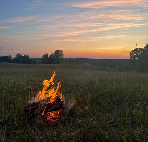 Hazy Summer Aesthetic, Cozy Aesthetic Summer, Slow Summer Aesthetic, Cold Summer Aesthetic, Summer Hygge Aesthetic, Cozy Spring Aesthetic, June Aesthetic Month, Cozy Summer Aesthetic, Warm Summer Aesthetic