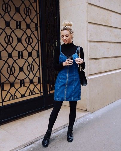 Denim Jumper Outfit Winter, Denim Dress With Turtle Neck, Denim Black Dress, Denim Dress Autumn Outfit, Denim Dress And Tights Outfit, Blue Jean Dress Outfit Winter, Denim Dress Outfit Fall Winter, Denim Dress With Sweater, Jumper Outfit Denim Dress