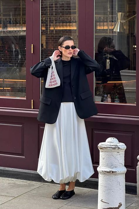 Satin Skirt White Boots, Midi Skirt Brogues, Chunky Loafers Midi Skirt, Long Skirt Flat Shoes, Zara Midi Skirt 2022, White Maxi Skirt Outfit, White Skirt Outfits, White Long Skirt, Balloon Skirt