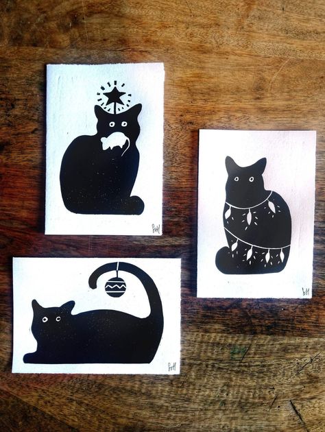 Christmas Cat Cards Black and White Xmas Card Animal Cats Holiday - Etsy Lino Xmas Cards, Christmas Cat Cards Handmade, Cat Christmas Cards Diy, Easy Lino Print Christmas Cards, Linocut Xmas Cards, Christmas Card Cutout, Christmas Print Art, Black And White Christmas Cards Handmade, Lino Print Xmas Cards