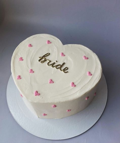 Floral Bridal Shower Cake, Bento Cake Aesthetic, Bento Cake Design, Aesthetic Bento, Hen Party Cakes, Cake Bento, Bachelorette Brunch, Bachelorette Cake, Cafe Business