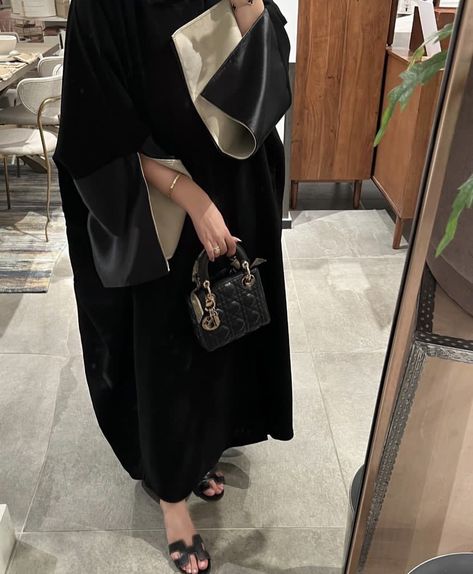 Abaya Business, Abaya Aesthetic, Khaleeji Abaya, Abaya Ideas, Abaya Designs Latest, Abaya Fashion Dubai, Abaya Outfit, Abaya Design, Mode Kimono